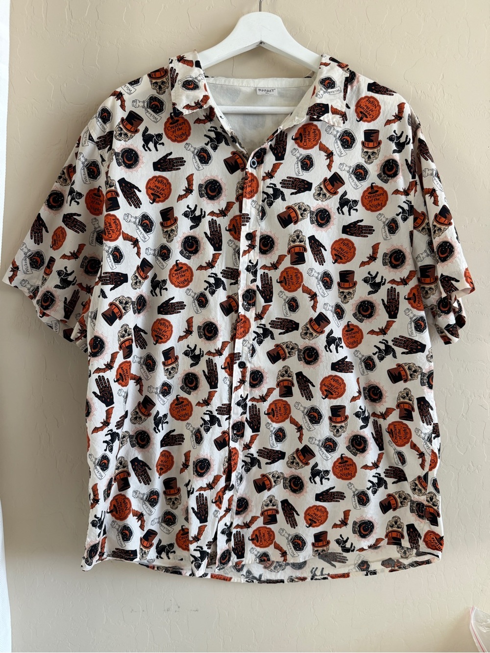 Spirit Halloween Men’s Short Sleeve Print Button-Up Shirt White Orange XL